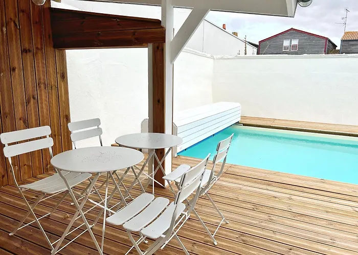 La Sauvagere - Piscine Vakantiehuis